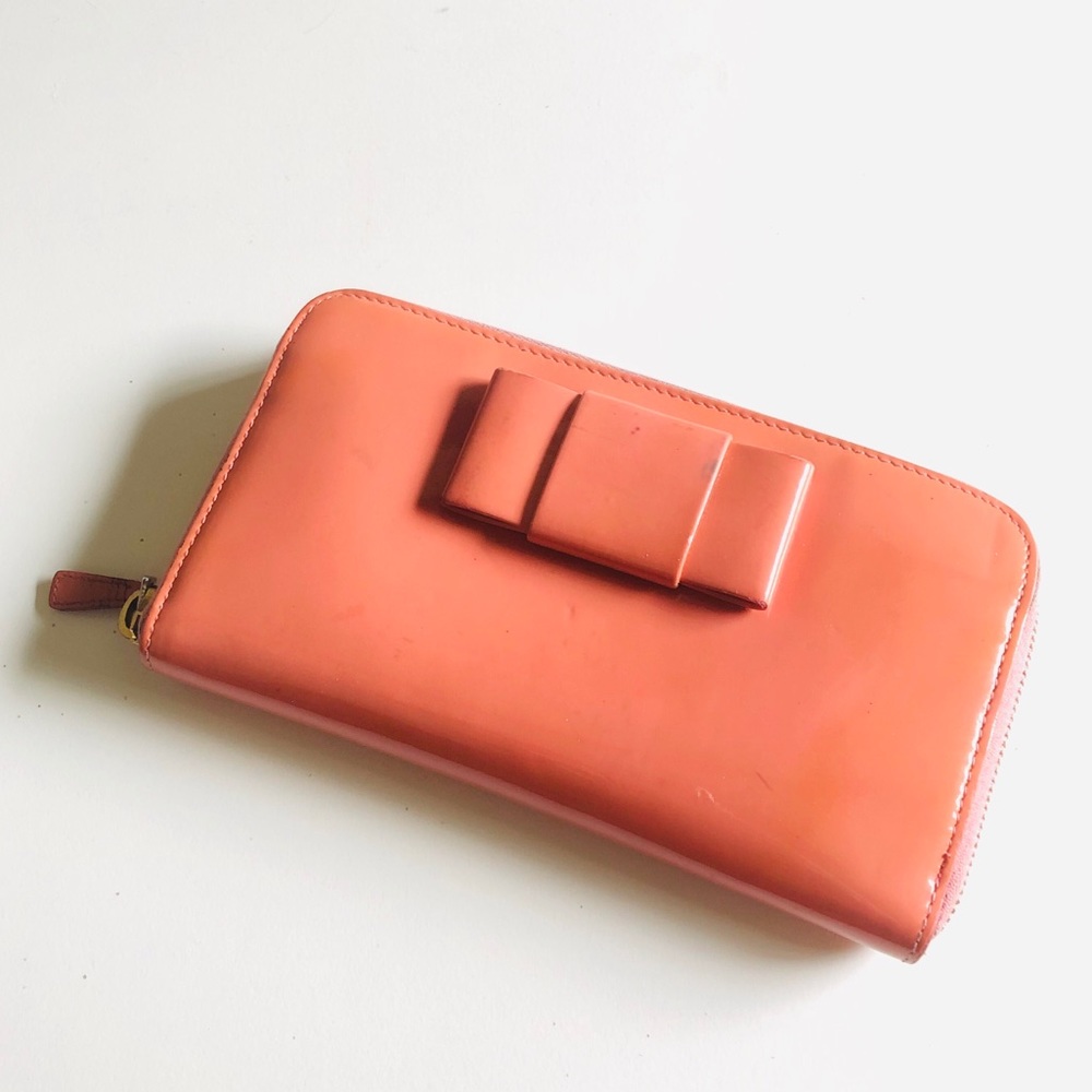 ✨Miu Miu✨Patent Leather Bow Zip wallet